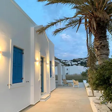 On The Beach, Sarpakis Tzamaria