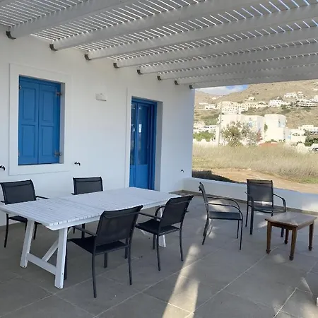 ヴィラ On The Beach, Sarpakis Tzamaria