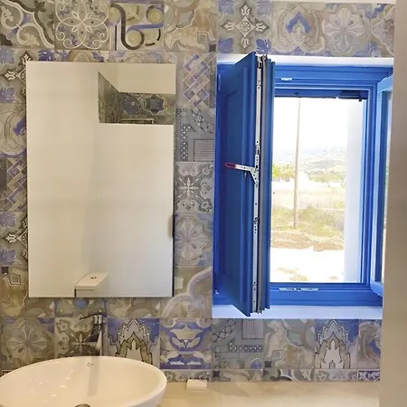 ヴィラ On The Beach, Sarpakis *