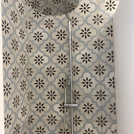 On The Beach, Sarpakis Tzamaria