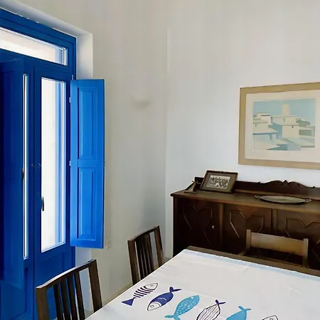 On The Beach, Sarpakis Tzamaria