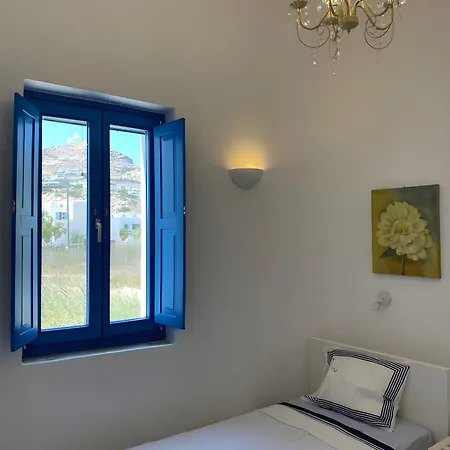 On The Beach, Sarpakis ヴィラ