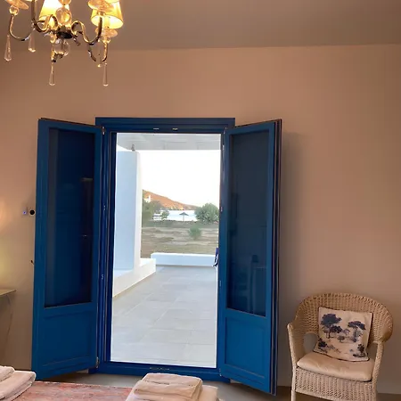 On The Beach, Sarpakis ヴィラ