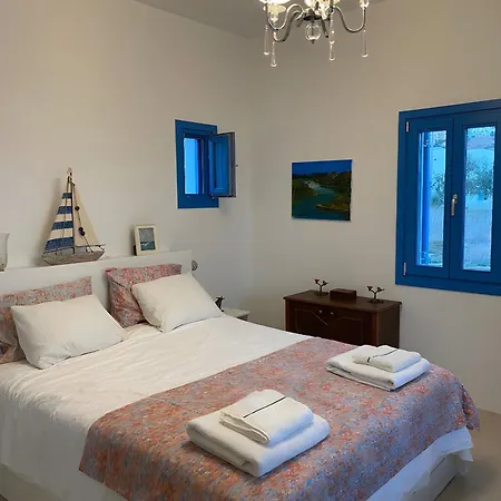 On The Beach, Sarpakis Tzamaria