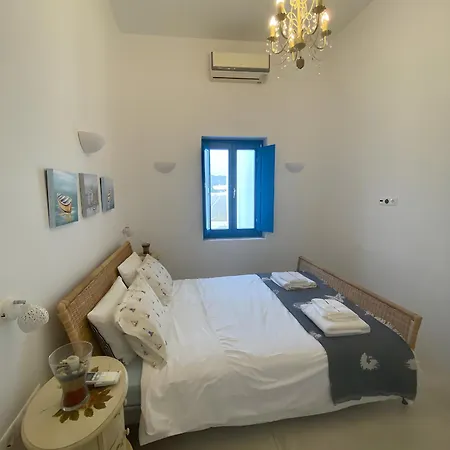 ヴィラ On The Beach, Sarpakis *