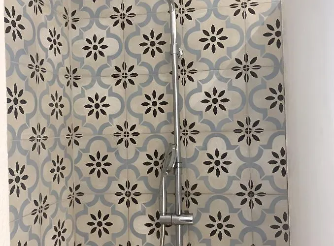 On The Beach, Sarpakis Tzamaria