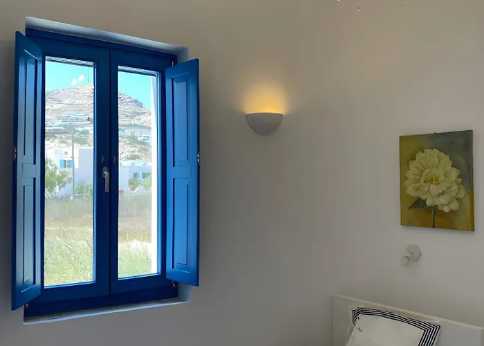 On The Beach, Sarpakis וילה