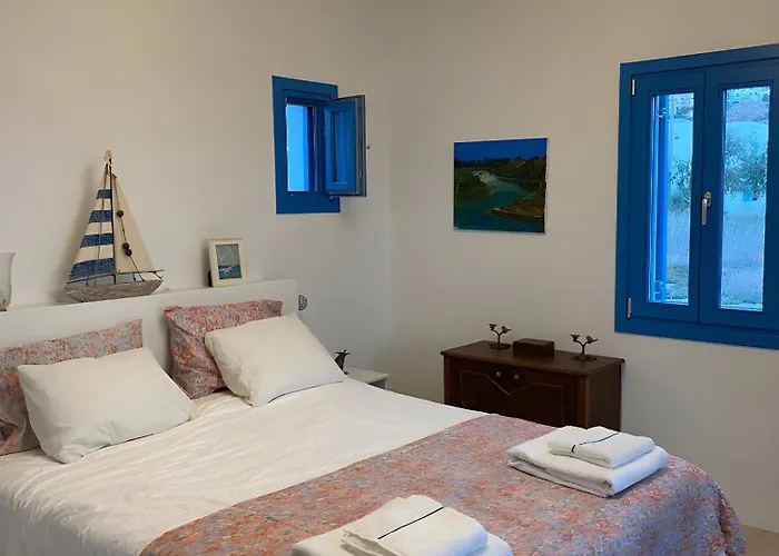 On The Beach, Sarpakis Tzamaria