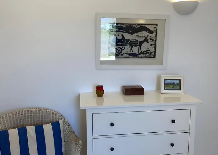 On The Beach, Sarpakis וילה