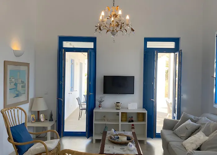 On The Beach, Sarpakis וילה